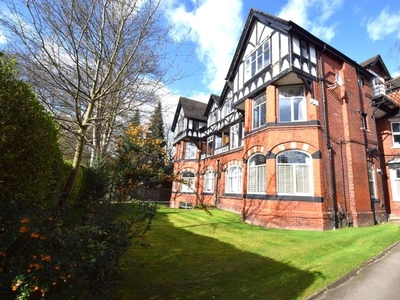 Flat to rent in Ballbrook Avenue, Didsbury, Manchester M20