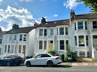 Flat to rent in Beaconsfield Villas, Brighton BN1