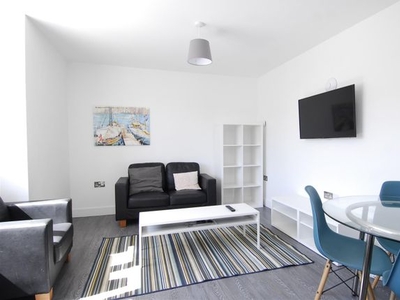 Flat to rent in Belgrave Lane, Mutley, Plymouth PL4