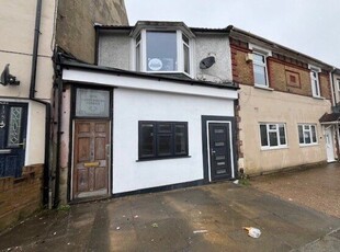 Flat to rent in Canterbury Street, Gillingham ME7