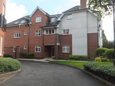 Flat to rent in Chatsworth House, Sutton Coldfield B74