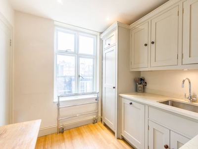 Flat to rent in Chesterfield Gardens, Mayfair, London W1J