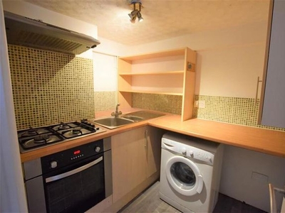 Flat to rent in Clarendon Road, Manchester M16