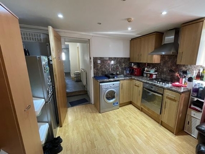 Flat to rent in Clive Street, Cardiff CF11