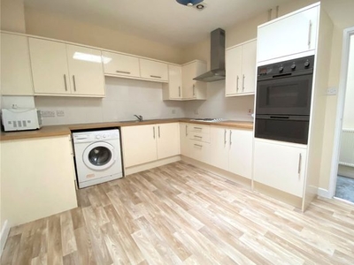 Flat to rent in Cricklade Road, Gorsehill, Swindon, Wiltshire SN2