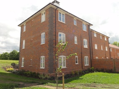 Flat to rent in East Close, Bury St. Edmunds IP33