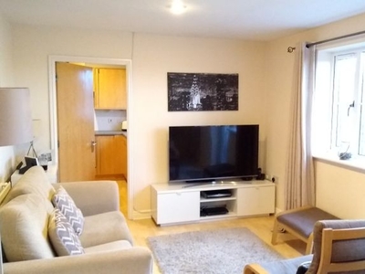 Flat to rent in Finchale Avenue, Priorslee, Telford TF2