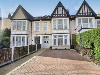 Flat to rent in Finchley Road, Westcliff On Sea SS0