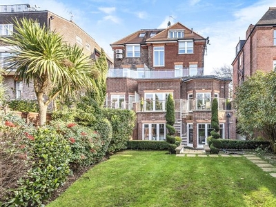 Flat to rent in Fitzjohn's Avenue, Hampstead NW3
