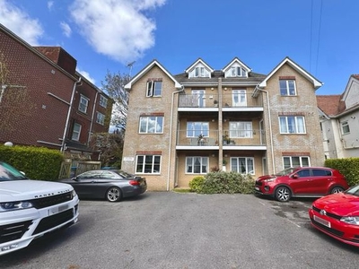 Flat to rent in Florence Road, Boscombe, Bournemouth BH5