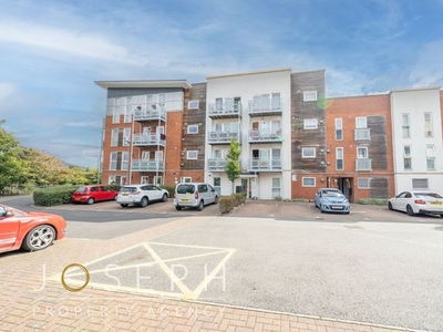 Flat to rent in Gaskell Place, Ipswich IP2