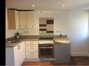 Flat to rent in George Street, Reading RG1