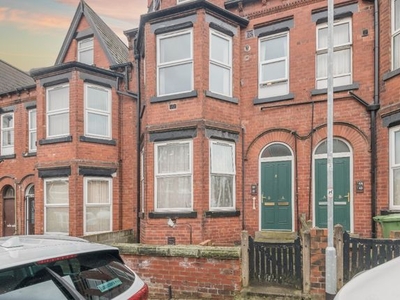 Flat to rent in Grange Crescent, Chapeltown, Leeds LS7