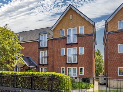Flat to rent in Halliard Court, Barquentine Place, Cardiff CF10