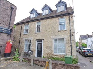 Flat to rent in High Street, Wheatley, Oxford OX33
