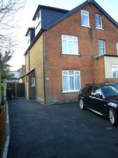 Flat to rent in Hook Road, Epsom KT19