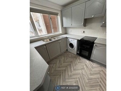 Flat to rent in Kerse Road, Grangemouth FK3