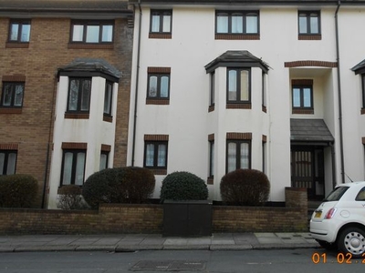 Flat to rent in Knighton Road, Plymouth PL4