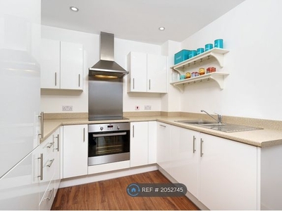 Flat to rent in Leslie Hitchcock House, Barking IG11