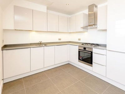 Flat to rent in North Town Road, Maidenhead SL6