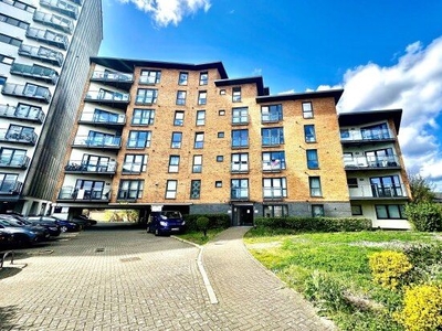 Flat to rent in Gateway Court, Ilford IG2