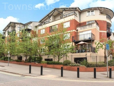 Flat to rent in Penn Place, Northway, Rickmansworth WD3