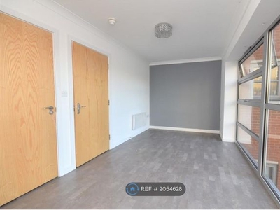 Flat to rent in Rotary Way, Colchester CO3
