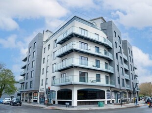 Flat to rent in Royal Crescent Road, Ocean Village, Southampton SO14