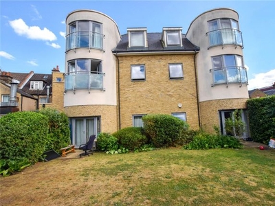Flat to rent in Salisbury House, 160 Harwoods Road, Watford, Hertfordshire WD18