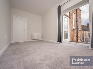 Flat to rent in Silver Street, Kettering NN16