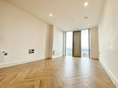 Flat to rent in Victoria Residence, 16 Silvercroft Street M15
