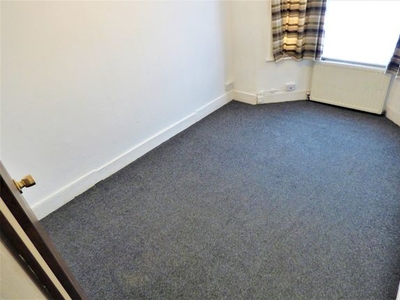 Flat to rent in St. Awdrys Road, Barking IG11