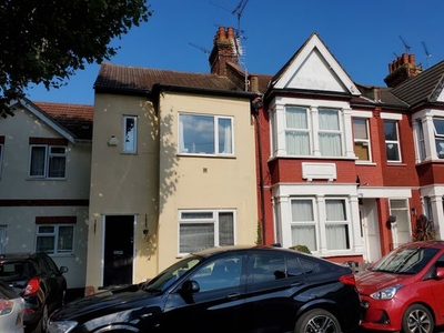 Flat to rent in St. Helens Road, Westcliff-On-Sea, Essex SS0