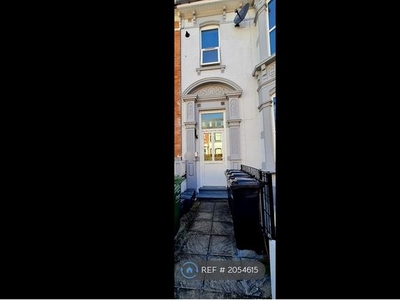 Flat to rent in St. Ronans Road, Portsmouth PO4