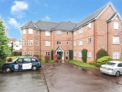 Flat to rent in The Beeches, Halsey Road, Watford WD18