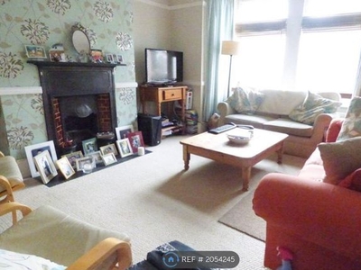 Flat to rent in Westborough Road, Westcliff-On-Sea SS0