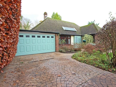 Luxury Detached House for sale in Kingswood, United Kingdom