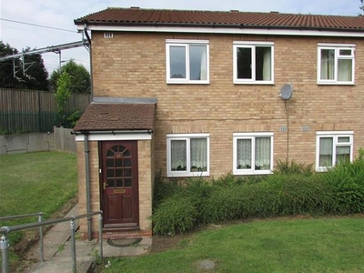 Maisonette to rent in Chaucer Close, Tamworth, Staffordshire B79