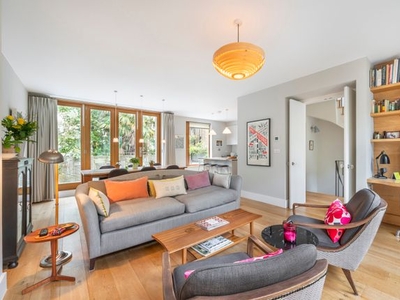 Mews house to rent in Boyne Terrace Mews, Holland Park W11