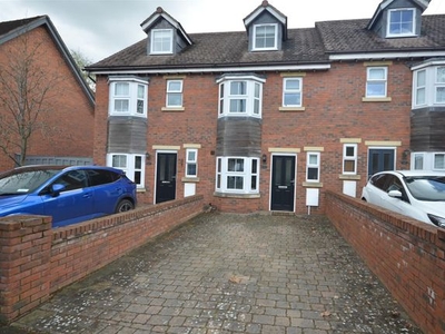 Mews house to rent in Oulton Road, Stone ST15