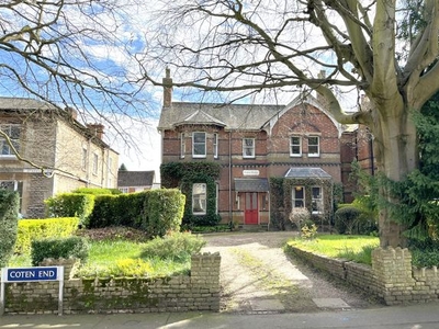 Property for sale in Coten End, Warwick CV34