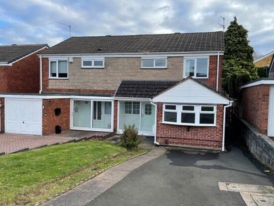 Property to rent in Apperley Way, Halesowen B63