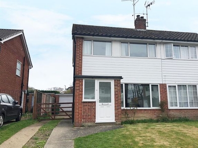 Property to rent in Redwing Close, Horsham RH13