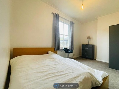 Room to rent in Eastern Rd, London RM1