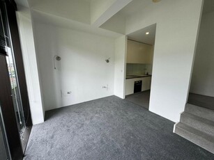 Studio flat for rent in Lake Shore, Bishopsworth, BS13