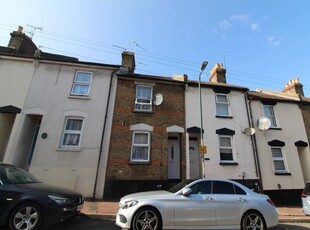 Terraced house to rent in Castle Road, Chatham, Kent ME4