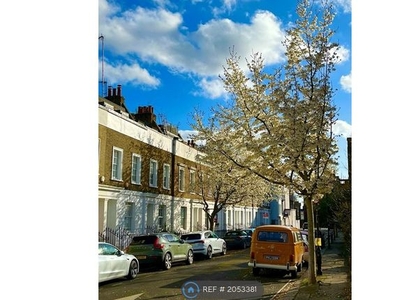 Terraced house to rent in Gladstone Street, London SE1