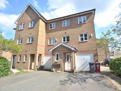 Town house to rent in Cintra Close, Reading RG2