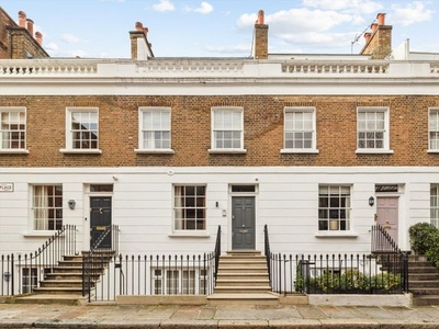 Town house to rent in Glebe Place, London SW3