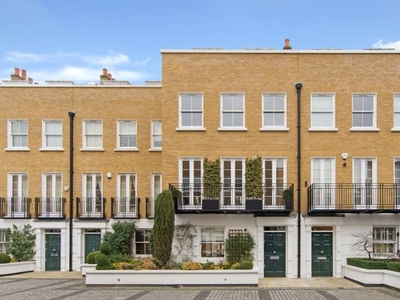 Town house to rent in Tatham Place, St John's Wood, London NW8